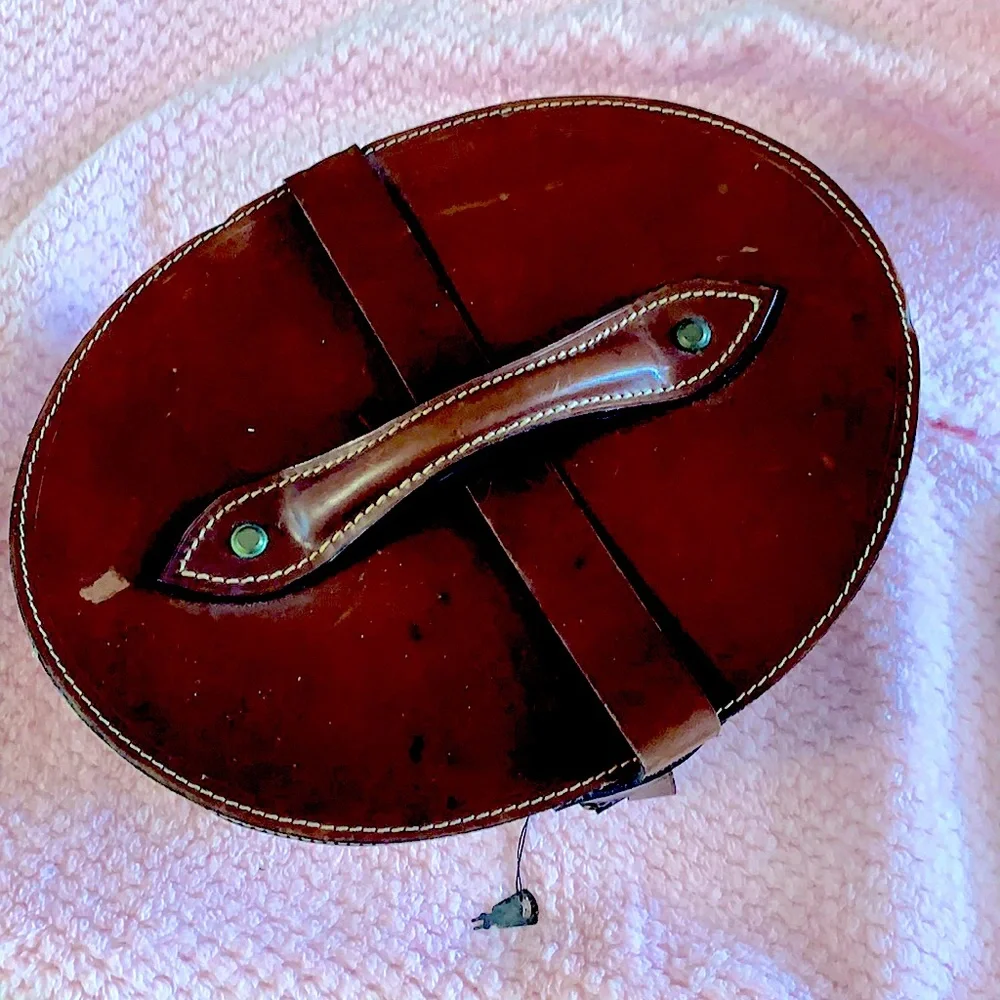 Authentic LEATHER Top🎩 Oval Box,Buckle Lock&Key Carryin Case Luxe Velvet Lined